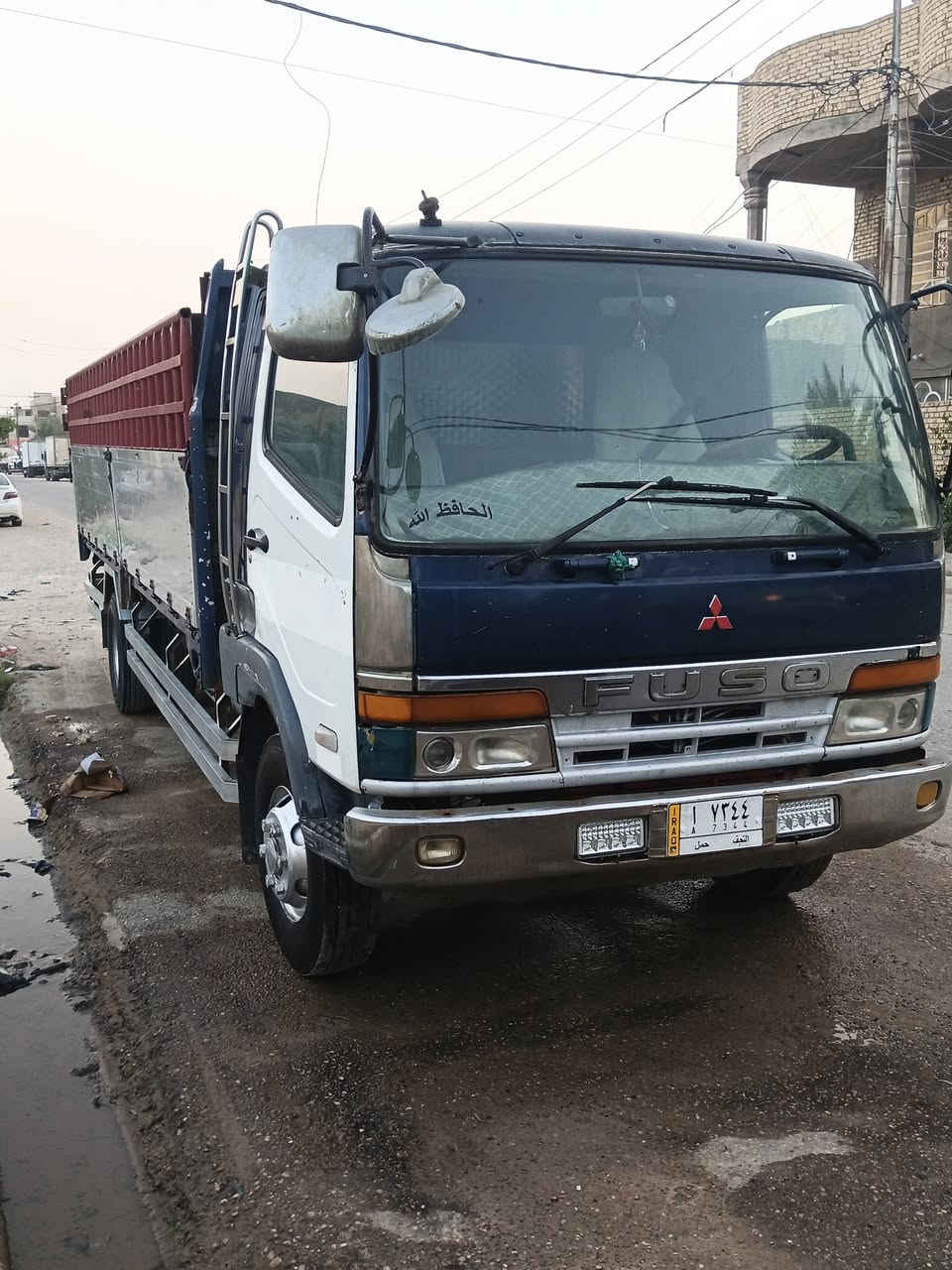 فوزه بزون للبيع 6وربع بلادي شاصي عريض مكينه 17عادي جديده سنويه ل 29 موديل 97 رقم الهاتف ***********
