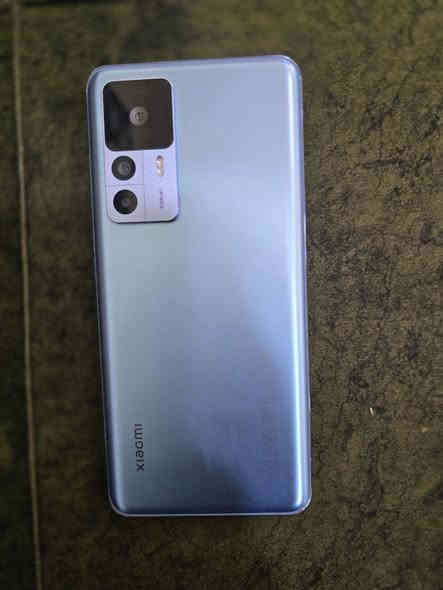 سلام عليكم  شاومي 12 تي 
ذاكره 256   جهاز مكفول 
فقط بصمه الصبع  ما تشتغل 
وطخه في الطراف جانت مشكله
 بل دخمه مال صوت سويتها 
جهاز ملحقاته 2 كفرات وشاحنه 
جهاز يشحن120 واط 
 جهاز 90 فريم بوبجي 
سعر جهاز ب 220 وبي مجال 
مكاني بغداد زعفرانيه 
*********** اتصل+ واتساب
