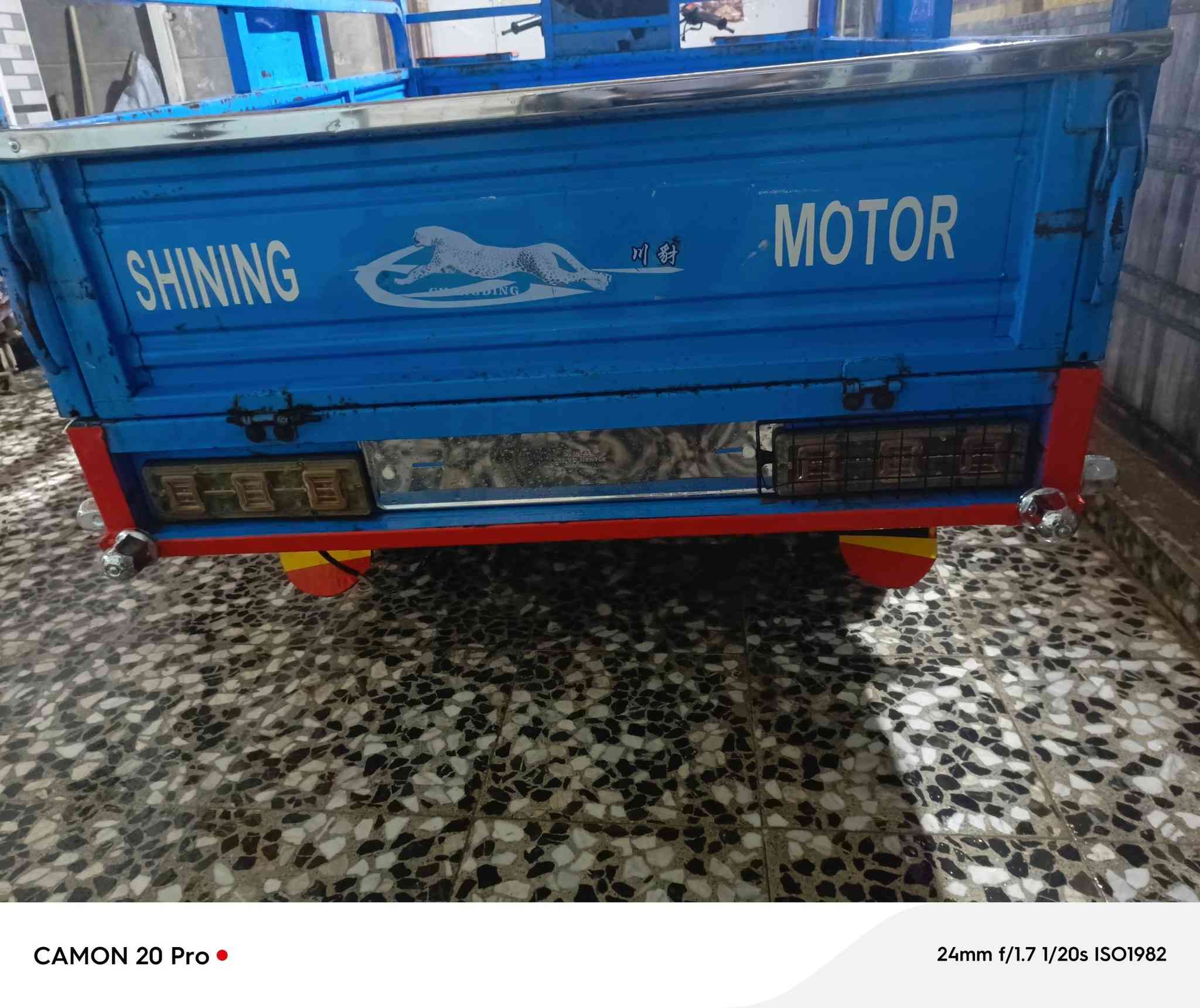 السلام عليكم شباب ستوته مديل ١٩ رقم وسنويه ارقمه طالعه بل مرور وستوته مدور فوري شاصي كفاله وبدي كفاله لالحيم ولااي شي مكاني دوانيه حي الوحده سعره مليون.     مليون ٤٥٠ قفل قفل تعجبك خابر واهلا وسهلاً ماتعجبك اطلع كبل مكلف خابر***********
