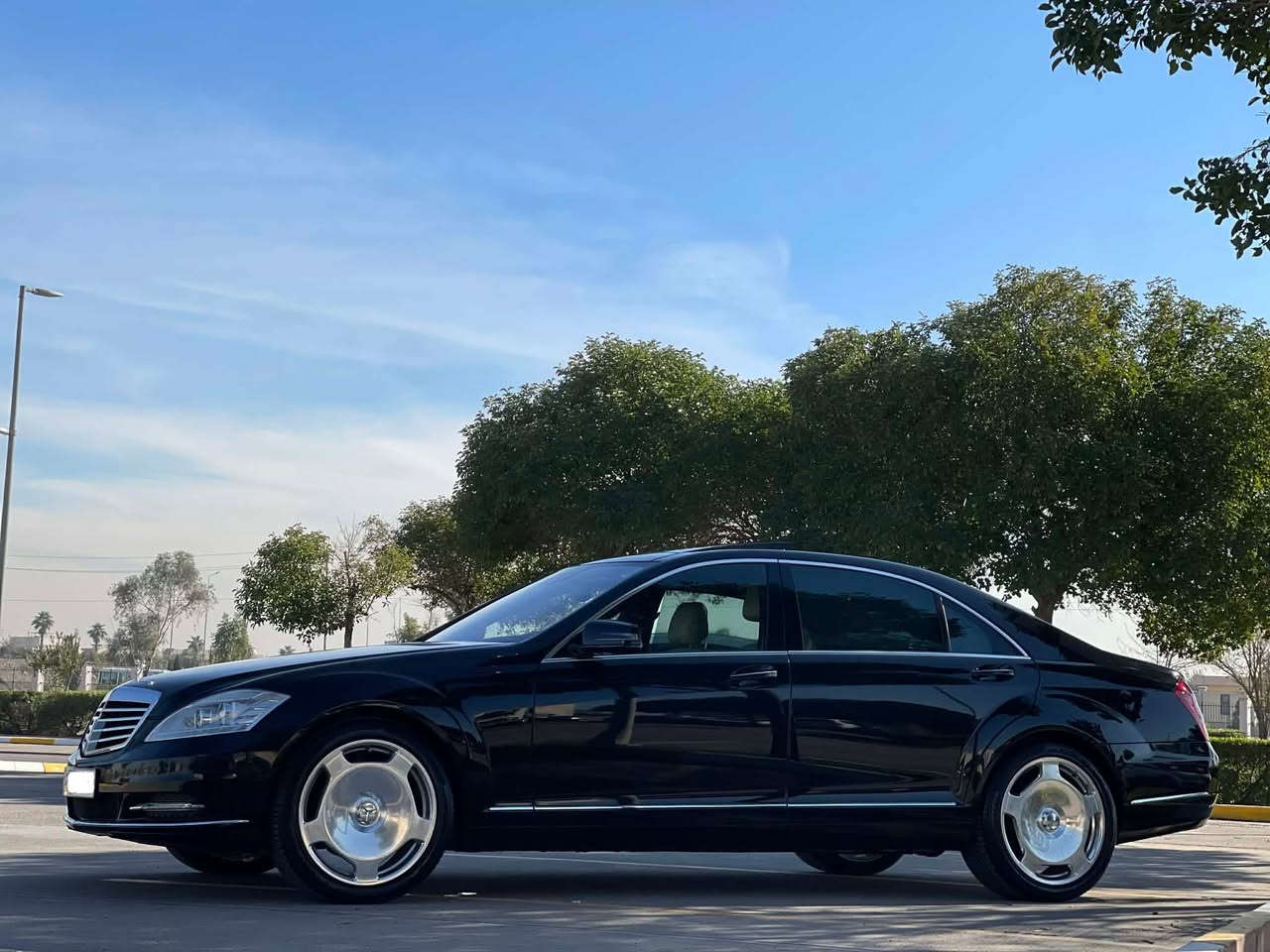 سلام عليكم اخوان
للبيح مارسيدس بينز s class 350-2011  
سياره فخامة شارع فول فول مواصفات 
وارد المانى و زمان 
بدون صبوغ بدون دواخل شرت  شويه بيها تعديل 
سنويه و رقم جديد تبديل اسم نفسى يوم 
قبل اسبوع بدل تايرات و ويل يعنى جديد سفر 
كير و محرك شرت وكاله كلش 
محرك ٣٥٠ CJI محرك موديل فوق مرغوب 
رادار ، باركينك ، بانوراما ، باب تويل ، نازورليلى ، ٤ باب بصمه ، ٤ باب شفت ، كشنات حار و بارد ، ٥ بردات ، شاشه كبير و كاربله ى ، ٢ سويج 
سحر 25,500$  يحنى ٢٥٥ ورقه بيه مجال 
رقم ساحيب *********** جوهر.  واتساب عندى
