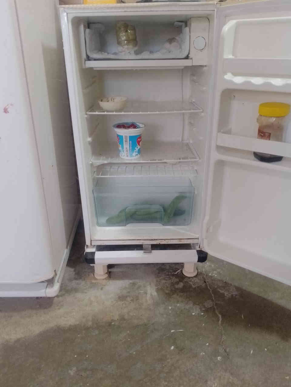 ثلاجه للبيع سعره 80 وبي مجال كركوك ***********
