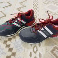 حذاء رياضي • مقاس ٤٢-٤٣ • باقي ٤ قطع