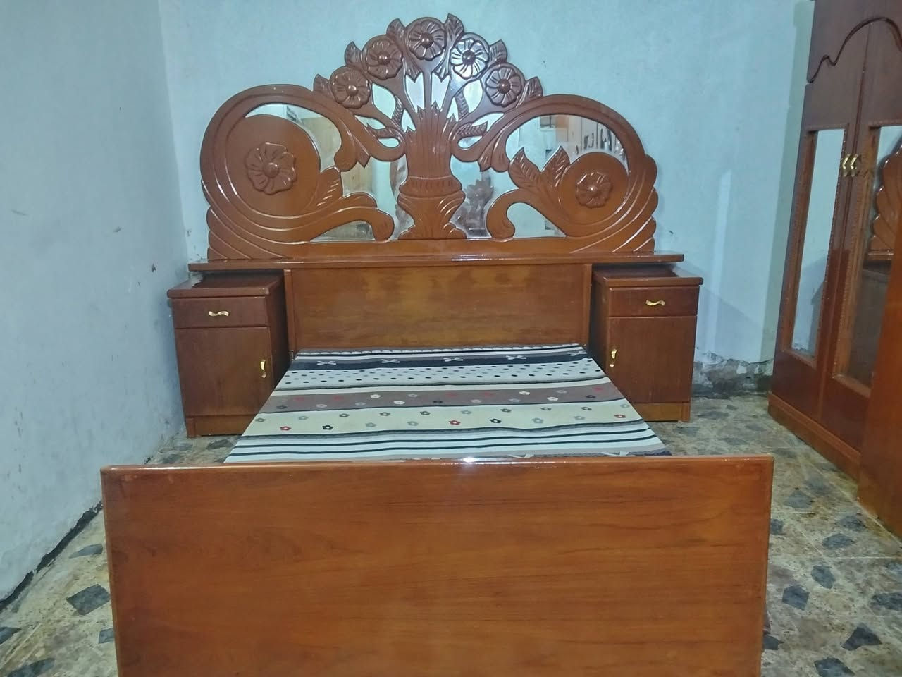 غرفه اخشاب ام السته نجاره صاج نهايته 550 مكان ناصريه ***********
