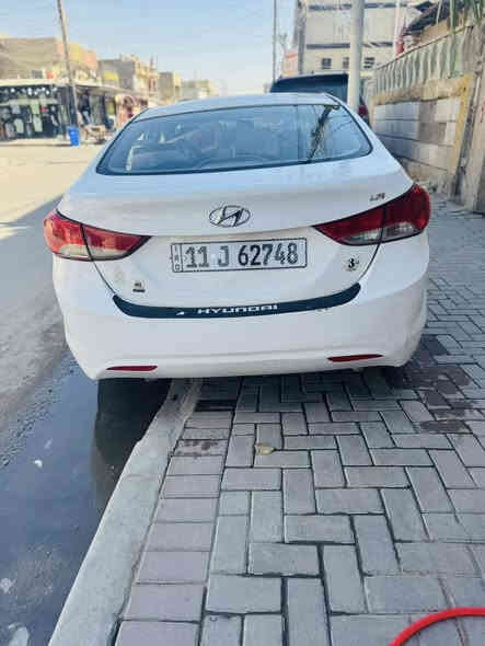 السلام عليكم اعادة النشر 
هونداي افانتي خليجي 2012 رقم بغداد انكليزي باسمي حادث جاملغ خلفي وبيها صبغ حزام رش محرك ١٦٠٠ مري شفط شاشه داخل نظيف كير خير من الله السعر ٩٠  وبيها مجال بسيط وترهم مراوس سونار موجود مكانها بغداد رقم ***********
