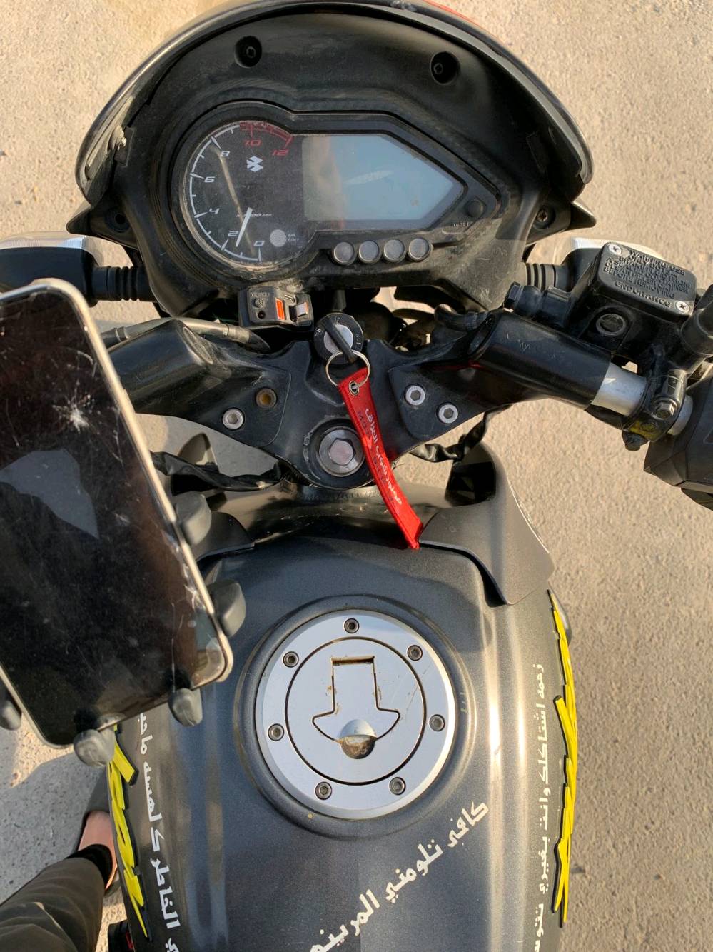 سلام عليكم للبيع دراجة بولسر نيون 150
كير رياضي نمرة جوة  وال N بل النص والباقي ليفوك
كل كهربائيات شغالة 
هورن 
لايت عالي ناصي 
اشاير
بك لايت
بريكات خلفي خياط بل المكان 
والأمامي نفس الشي 
تانكي 15 لتر
نوع الدهن ليكي مولي 
دراجة حلوة ونضيفة أمانة الله علة ايدي 
غراضهة موجودة عند شركة بغداد بايك
مكاني بغداد الغزالية هذا رقم تليفوني وبي واتساب ***********
