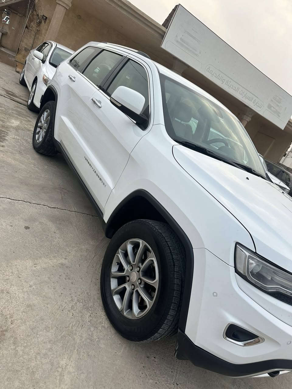 السلام عليكم: للبيع جيب 2014 خليجي فول 1/1 رقم أربيل الجديد كير محرك تبريد صدر تايرات كله جديد
مكفوله كفاله عامه 
رقم هاتف: ***********
