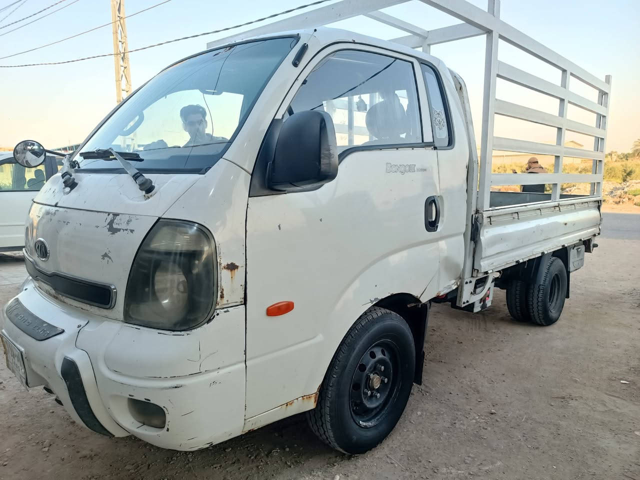 كيا بنكو
موديل 2008 
لون ابيض 
مكينه 3000 مفتوح (سوبر )
مكينه لاتنقيص ولاتبخير 

رقم شاصي واضح 

تايرات اماميه جدد استخدام اقل الشهر 

رقم بغداد باسمي مداور مباشر 

مكاني بابل الحله 

السعر 79 وبيها مجال 

تواصل ***********
