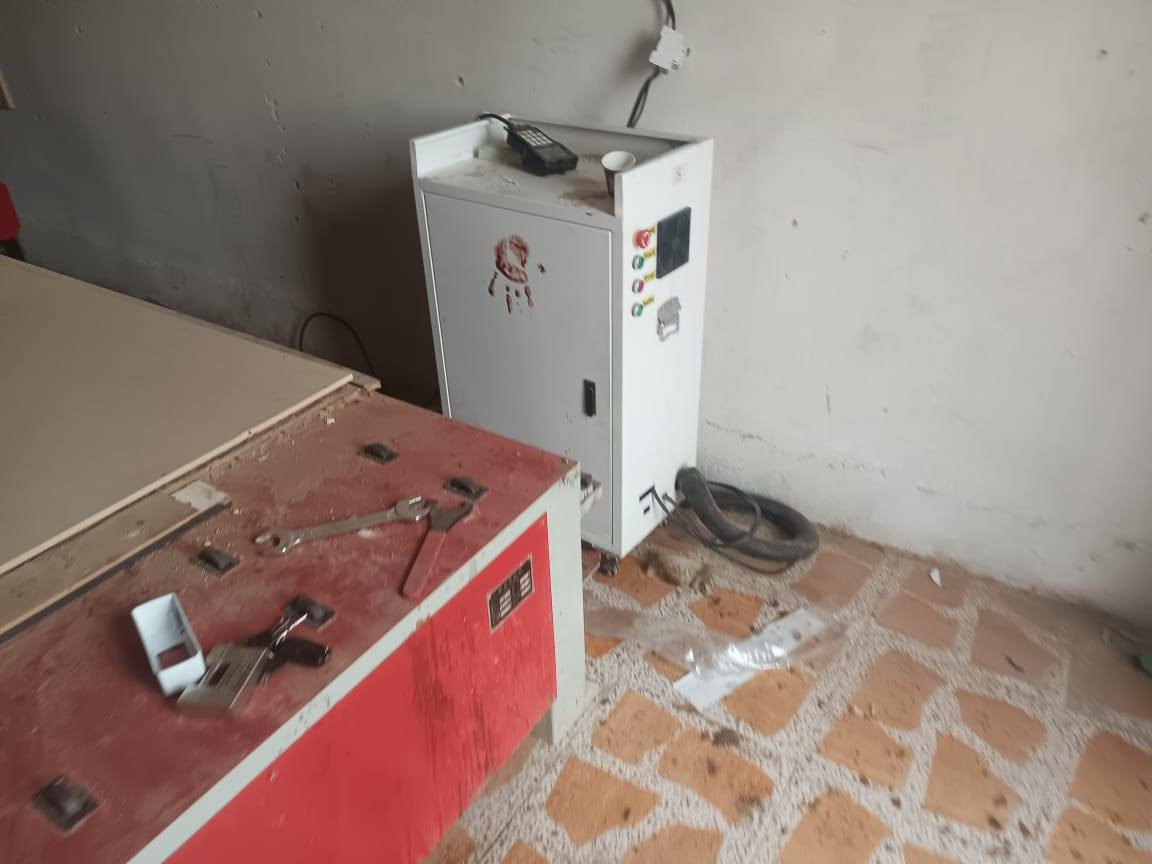 : مكينه سي ان سي حجم 4×8 تشتغل على الهوى مو ع مي 
موديل 2025 
مشتغله 3 اشهر 
مكينه جديده مكفوله
: *********** / ***********
