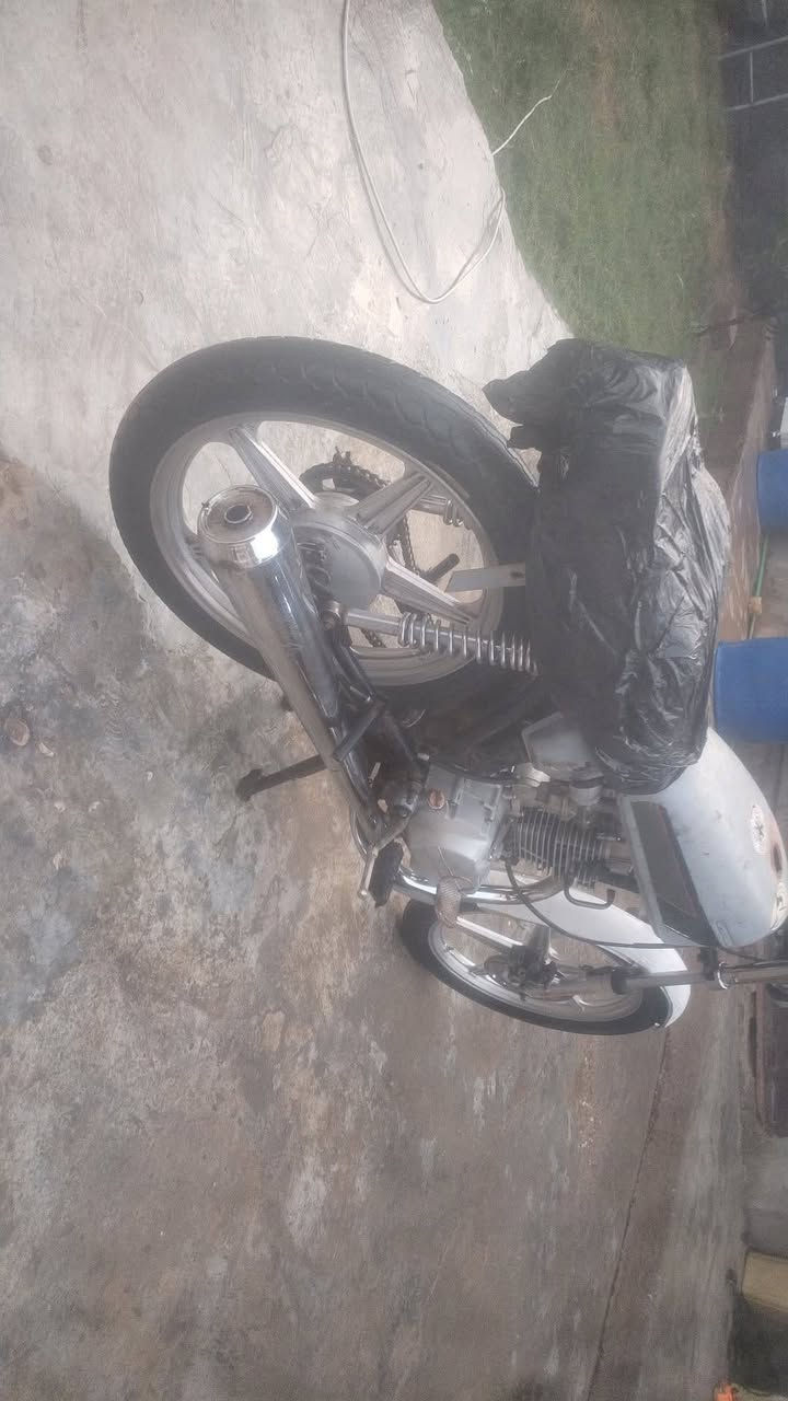 سلام عليكم عندي هاي الدراجة للبيع شغالة 
السعر200وبيهة مجال بسيط حك جيتك هاذة رقمي***********
