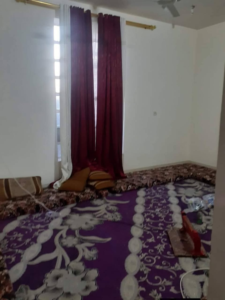 بيت للبيع في جزيرة البذياب قرب جامع الاحسان 3 غرف ديوان هول مطابخ 2  داخلي وخارجي حمامات داخل وخارج  الاستفسار على هاذا ارقم *********** واتساب طابو زراعي ٢٥ المساحه ٩٠٠
