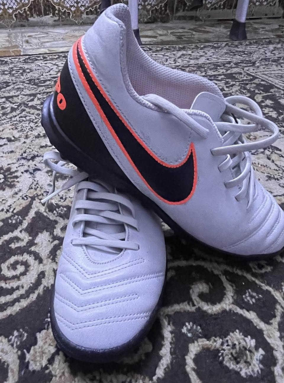 حذاء لعب نايك تيمبو قياس40 نظافه 95 بالميه…. السعر60 الف


**إذا كنت صاحب هذا الإعلان وتريد حذفه لأي سبب، رجاءا أرسل رسالة إلى الدعم الفني**