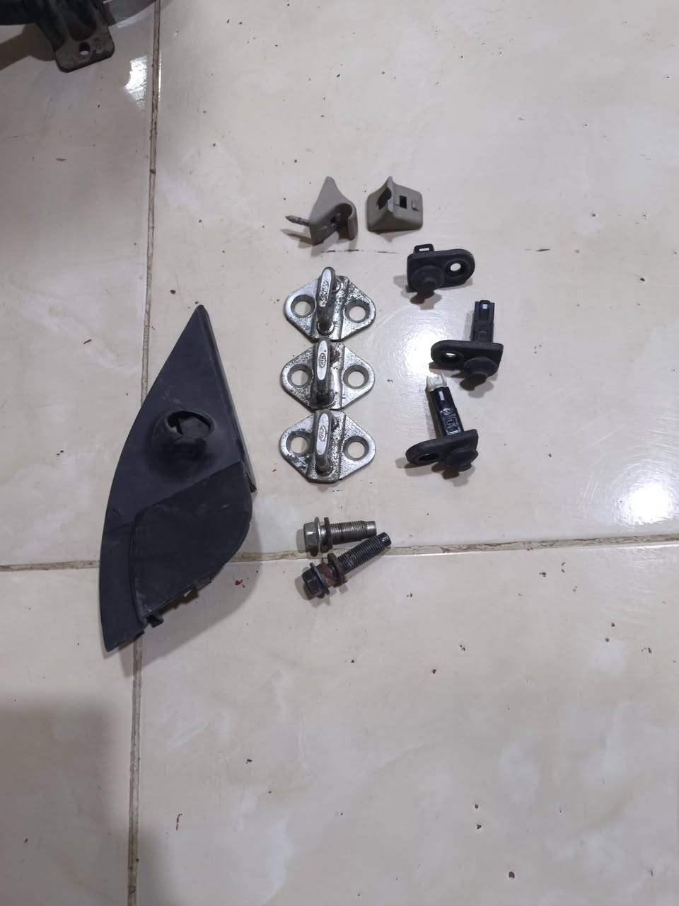 السلام عليكم من رخصة الآدمن
عندي اغراض كيا بيكانتو موديل 2009 للبيع وهذا رقمي ***********
