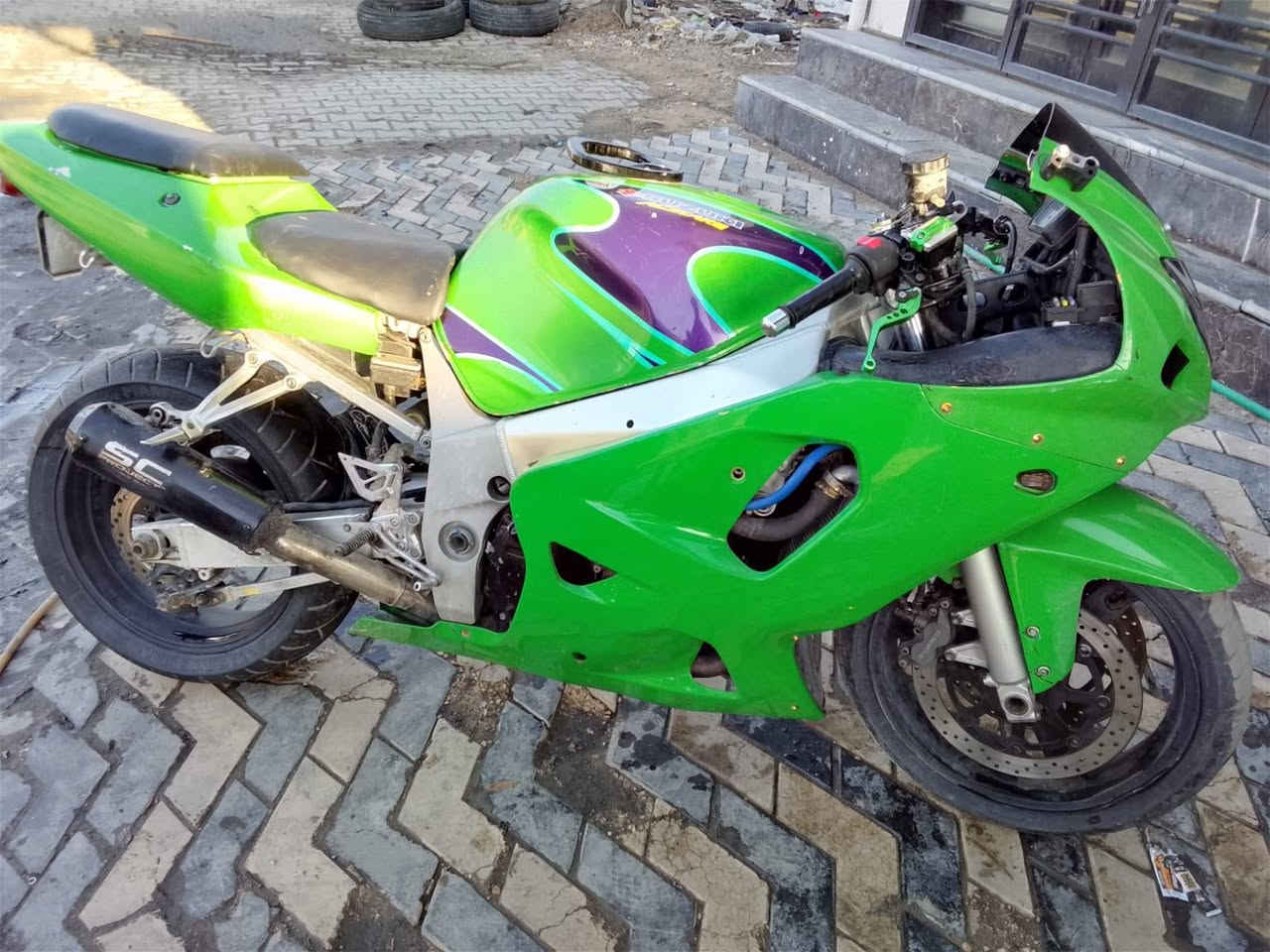 السلام عليكم دراجه جكسر ٧٥٠ مكينه حلوه الدراجه نكره سلف ابي وقت الدراجه عيوبهه الراديتر مثقوبه او محد ايصلح يمي الدراجه بس مكينتهه اخذتهه ١٠ ورقات الماكينه مالتهه اتفلشت   فرايدهه ١٣ ورقه مكاني نجف اورق بيهه الدراجه رقمي *********** النجف, العراق
