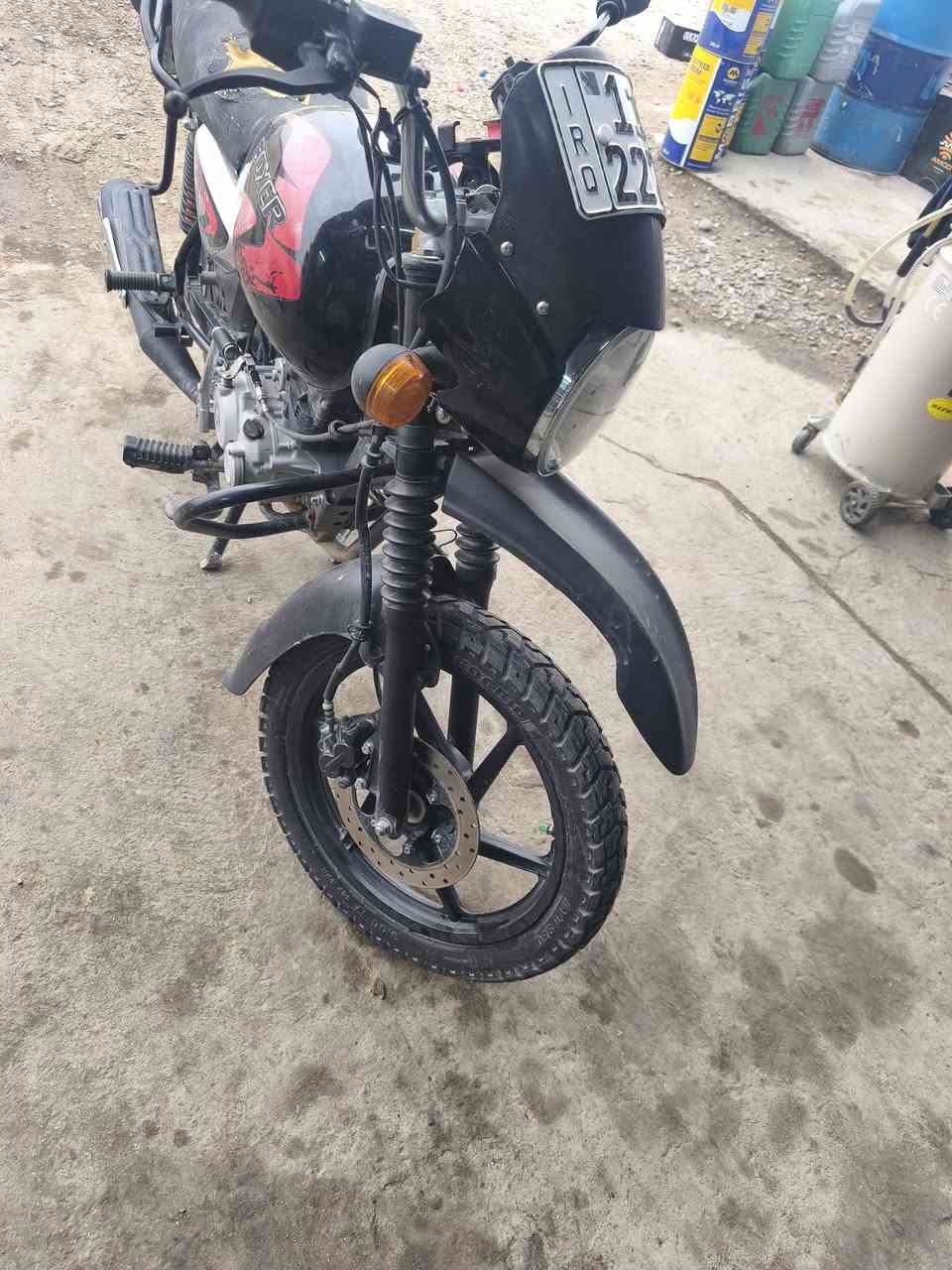 السلام عليكم دراجه بوكسر للبيع
موديل 23 رقم بغداد العنوان بغداد ابو غريب 
دراجه مكفوله السعر  مليونين وستميه
***********
