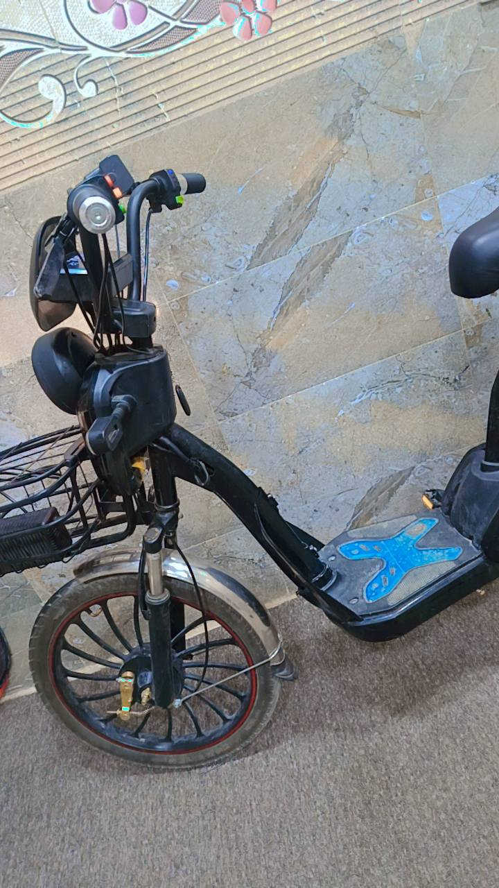 السلام عليكم دراجه شحن استعمال شهر بس نضيفه كلش اربع بطاريات حجم 20 فول مواصفات سعر350 متوازي ع بيع


**إذا كنت صاحب هذا الإعلان وتريد حذفه لأي سبب، رجاءا أرسل رسالة إلى الدعم الفني**