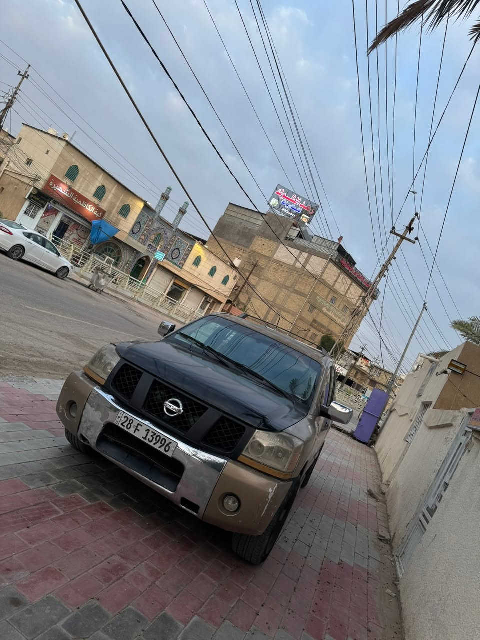 سلام عليكم ارماده للبيع گير ومكينه لكزز 8سلندر سياره حلوه ونواقصهة بسيطه جدا سنويه ٢٠٣٠ تنتهي سياره عائليه حلوه ومرتبه داخل لونين  للبيع او المراوس ***********
