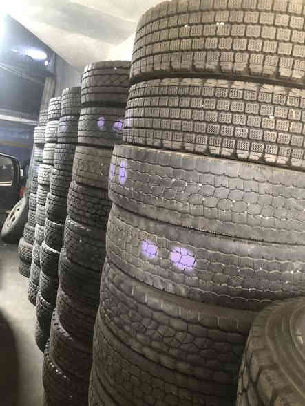 السلام عليكم اطارات كنتر وهينو ١٧.٥ ياباني 
بغداد الكراده مجمع مشن
***********
