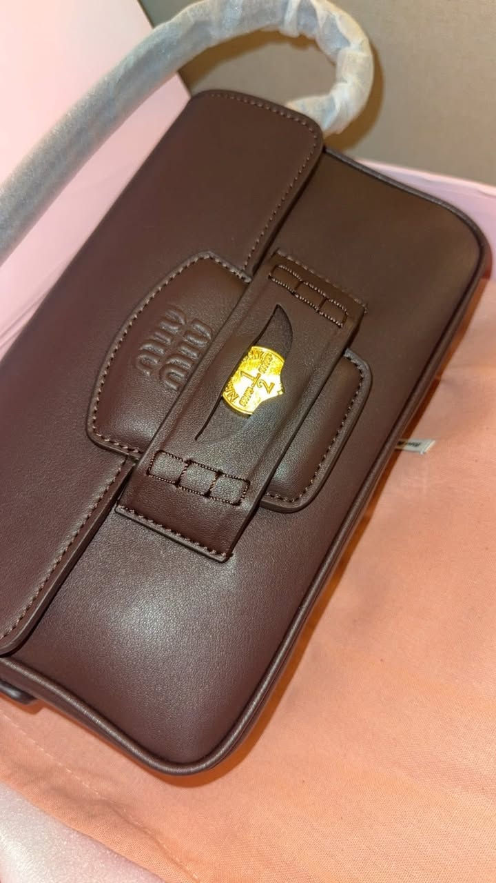 ميوميو جنطة جلد طبيعي لون جوزي ختم


**إذا كنت صاحب هذا الإعلان وتريد حذفه لأي سبب، رجاءا أرسل رسالة إلى الدعم الفني**