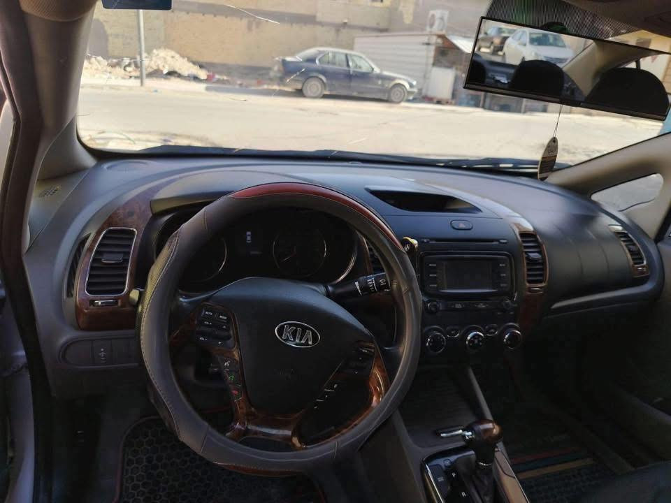 كيا فورتي للبيع
موديل 2017

وارد امريكي 

محرك ٢٠٠٠ دوش

ماشيه ٩٠ الف 

تحكم ستيرن 

كاميرا

رقم بغداد 

تحويل ثاني يوم 

 

السياره مصبوغه حزام 

السعر80 وبيها مجال حك الجية 

مكان السياره بغداد  

للتواصل واتساب

***********
