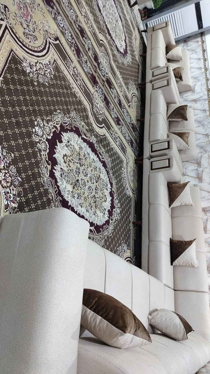 من رخصة ألادمن
ديوان العدد ٢ كورنر موديل جكليته..
هسه وصل طول ١٤ متر ٢٠ مقعد..
تفصال خشب بلوك اسود كله بلاويد الروسي ١٦
سفنج مضغوط مميز أول اكسترا الطبي..
قماشه كتان ناعم تجي بيه قنفتين مفصوله مع ٢ زاويه ضمان حقيقي ٥ سنوات بالسفنج والخشب..
لون بيجي أوف وايت مطعم ب جوزي مع ١٢ كوشه استفسار *********** متوفر واتساب
