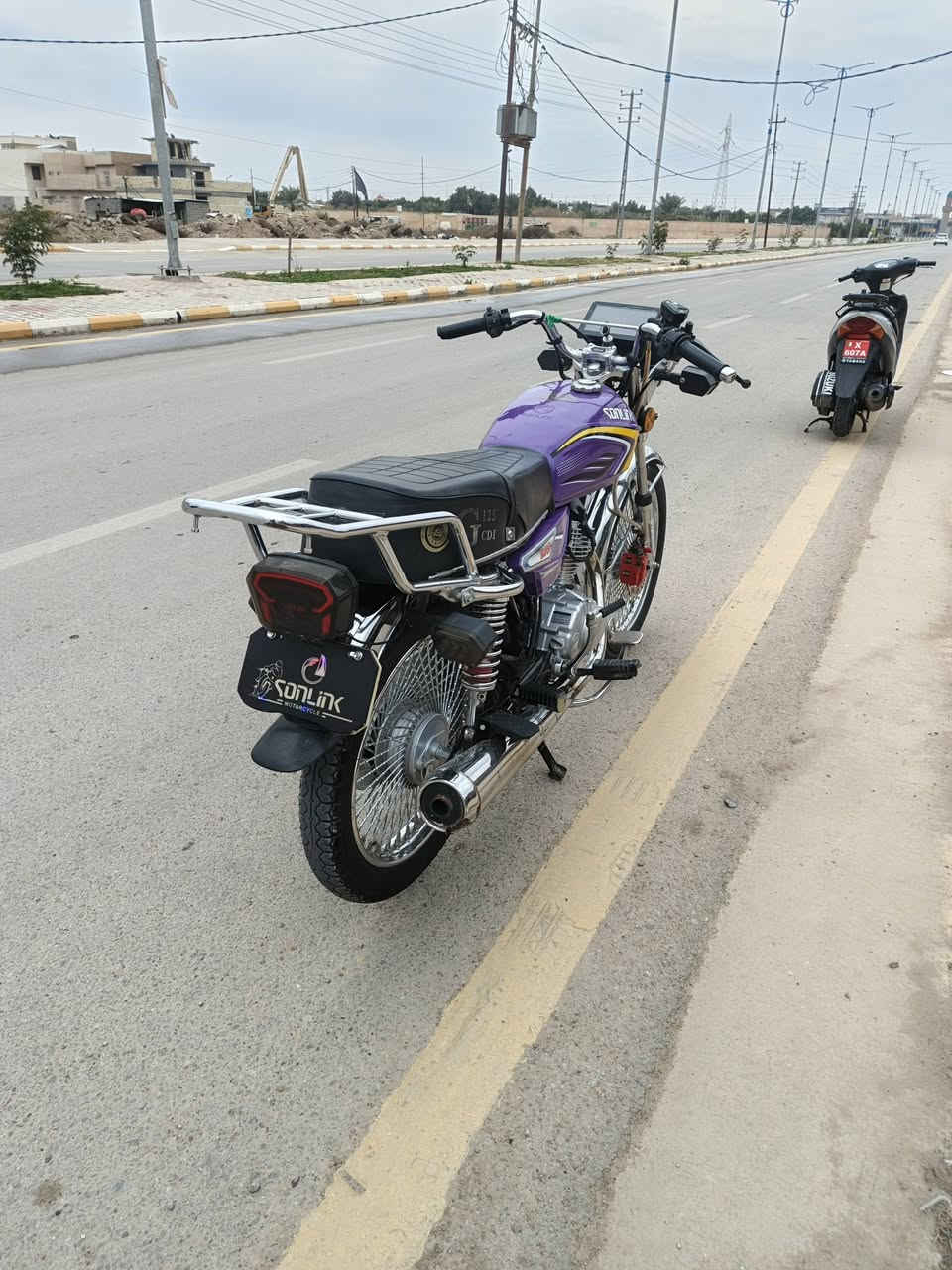 سلام عليكم شباب دراجه سونك اوراق سكنر دراجه موديل 2025 الله شاهد دراجه نضيه سعره 800 وبيه مجال للشرايه راسلني خاص او عل رقم *********** متواجد باي وقت الله يرزق الجميع
