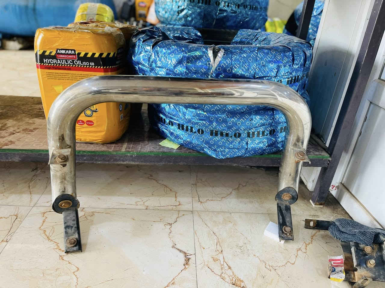 سلام عليكم             درع هايلوكس امامي اصلي سل ستيل كامل هوه وقاعداته (مكاني_ديالى_خالص_هبهب ).السعر (65) وبي مجال رقمي (***********) موجود ماسنجر وواتساب
