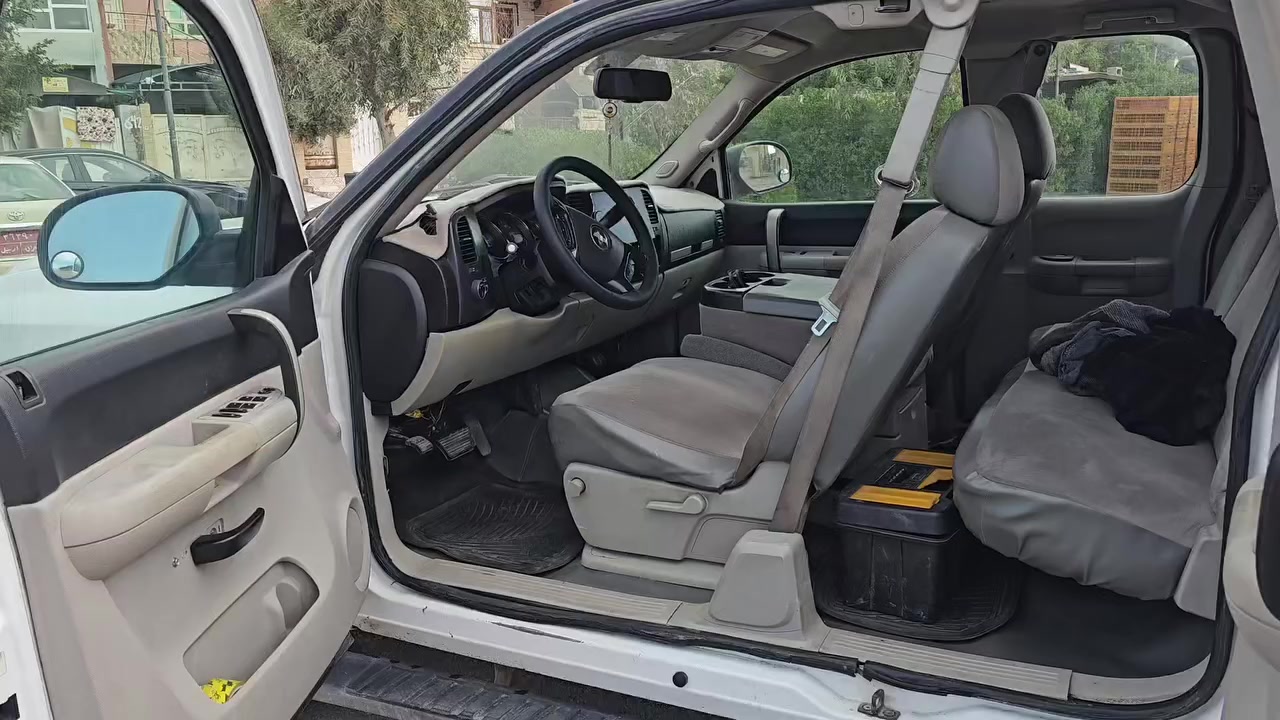 موجوده باربيل سعرها ١١٥ ورقه 
وبيها مجال بسيط موديل ٢٠٠٨ غرامات عليها ١٣ ورقه ينزل من السعر بدون صبغ
باقي التفاصيل خاص 
لو اواتساب 
***********
