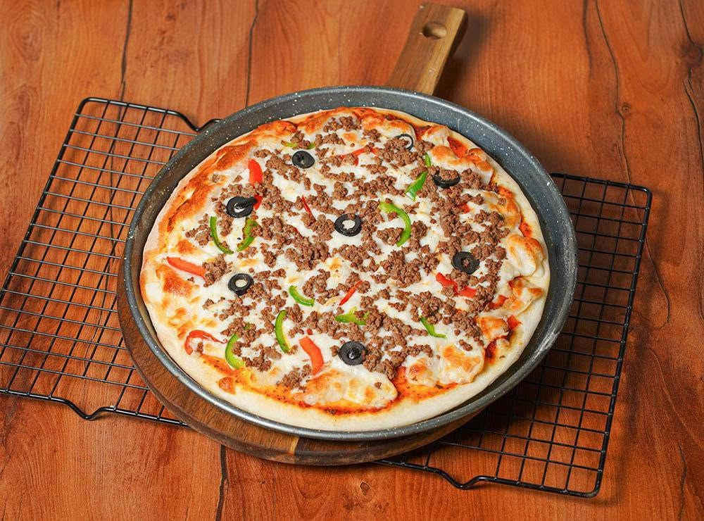 🍕🥩 الطعم اللي يرضي كل الأذواق! 😍
إذا كنت من عشاق البيتزا أو اللحم بعجين، فإحنا وفرنالك ألذ النكهات بمكونات طازجة وجودة مضمونة. 🔥
🍕 بيتزا بأنواعها الشهية.
🥩 لحم بعجين بطعم غني وعجينة هشة.
✨ طازج... ساخن... ولذيذ من أول لقمة.
📩 للحجز والطلبات راسلونا على الصفحة، والتوصيل متوفر.
***********

📍 الموصل – حي فلسطين ، مدخل دوميز سومر، قرب جامع طه رشان
بالعافية عليكم مقدمًا ❤️🍕🥩
