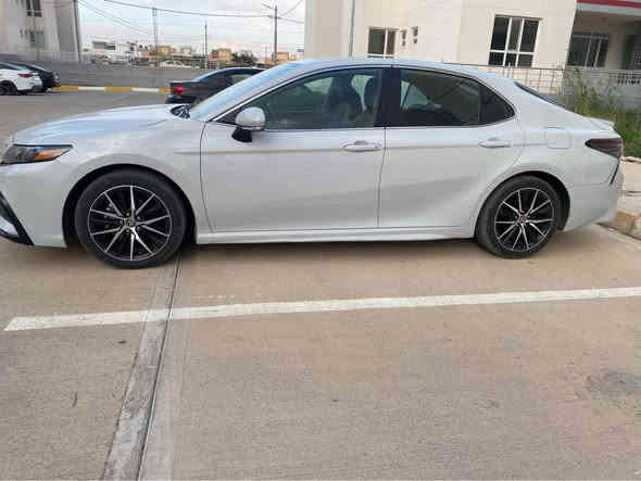 کامری مۆدێل ۲٠۲۳ مواسەفات SE + بەس سڵایت نیە ، ٤٥ مایل ڕۆشتوە  بێ سبوخ    بێ ئێرباگ،ڕەنگ چیمەنتۆی کاڵ ،لێدرانی پشتەوەی هەیە،کەمەکی گرتیە  ، دوو پارچە تەرزەی کورستانی هەیە . سعر ۲۲٥ و معامەلە .سەنەوی نوێ،وەتس ئەپ *********** أربيل
