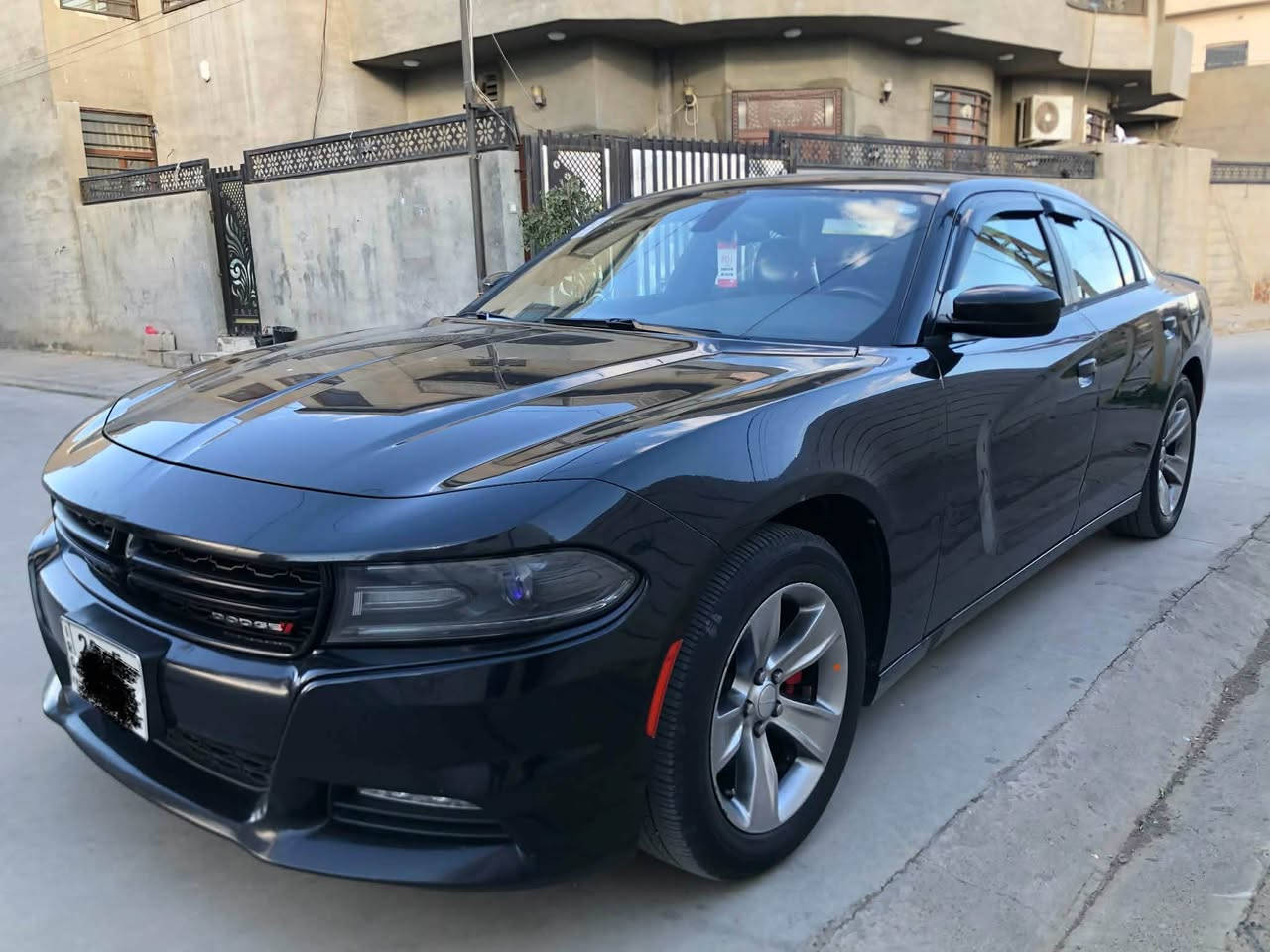 السلام عليكم  
جارجر 2016  SXT
رقم  اربيل سنويه  لحد 28  
موصفات  عاديه 
شاشه جبيره 
كشنات  جلد 
بصمه 
ويل بلادي 18 
السياره  داخله  كلين  حاليا بيه  التكمه  من جه السايق شبرين صبغ  بسبب قفل الباب
وبيه 3 سانتيم  تعديل بارد جاملغ  خلفي
سياره جاهزه من كلشي بدون نواقص 
مكاني كركوك  
السعر 193 بيه مجال 
*********** كركوك, العراق
