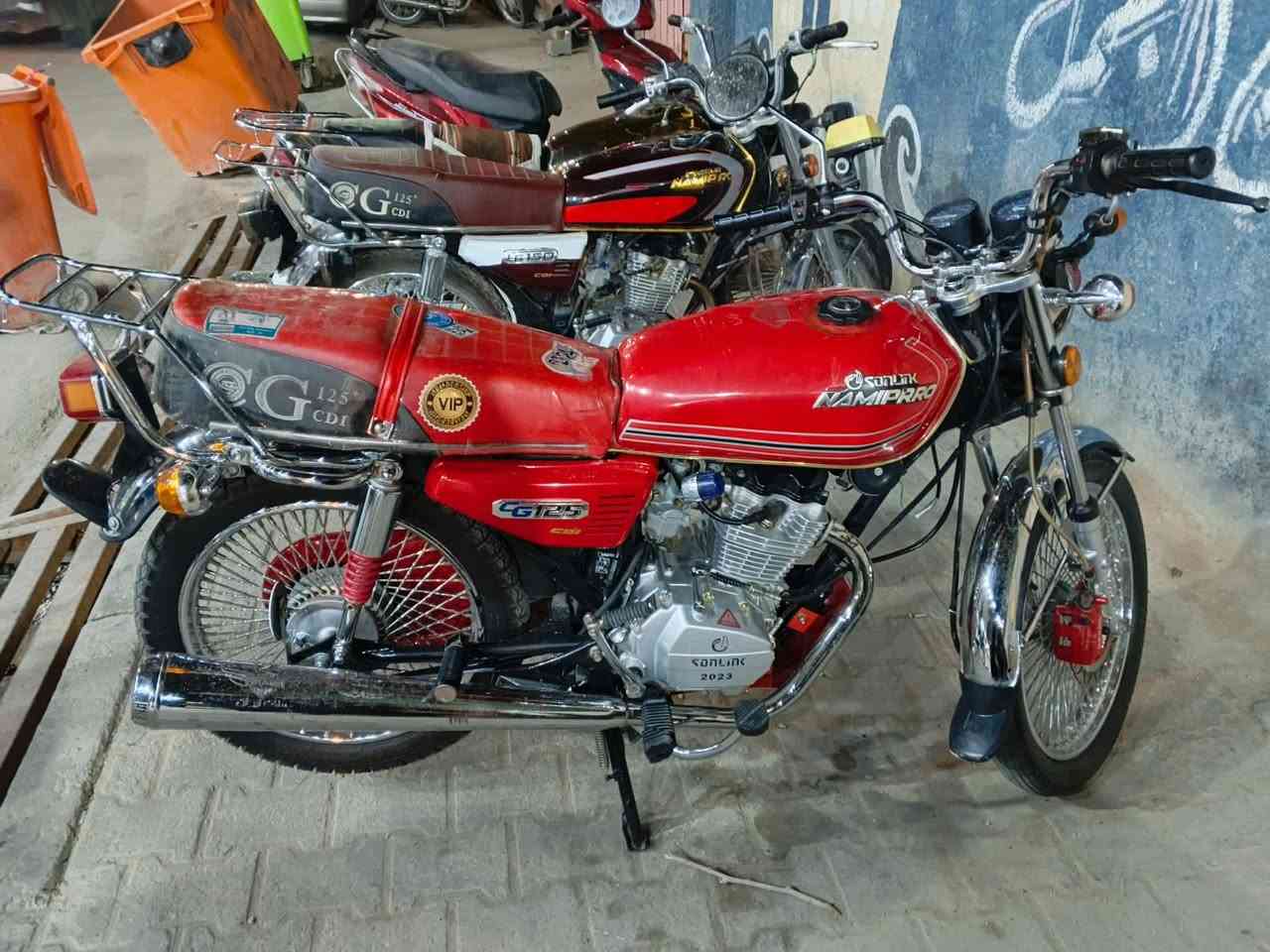 السلام عليكم دراجه نامه برو غطاس شاصي 20 محدثه من كلشي حته المحرك23 كفاله عامه ومانقصه برغي اصولي وكيله  حمودي العارضي مكاني حي الانصار *********** سعره مليون وبيه مجال
