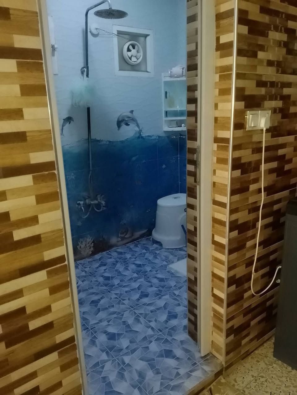 دار مع مشتمل للبيـــــــــــــع....
طابــــــــو مــــــلك صـــــــرف.... 
حي شبر قرب شــــــــــارع // 40.... 
الدار يباع مع المشتمل يعني مو واحد ☝منهم.... 
ـــــــــــــــــــــــــــــــــ
مســــــــاحة الدار /140م ركـــــــــن طابقيــــــــن... 
بثــــــلاث غرف نوم صالــــــه هـــــــول مطبـــــــــــخ حار بارد صحيات خارجية وداخليه كــــــــــراج ومـــــــــــــناور... 
ــــــــــــــــــــــــــــــــــــــ
والمشتمل /85م طابقيــــــــن.... 
غرفتيــــــــــن نوم صالــــــه هـــــــول مطبـــــــــــخ صحيات 
مؤجر بوارد // 650 بالشهــــــر.... 
ــــــــــــــــــــــــــــــــــــــــــــ
علما ان العقـــــــار مطلوب للمصرف... 
75،، مليــــــــون ممكن يستقطع من السعر الكلي.... 
ــــــــــــــــــــــــــــــــــــــــــــــــــــ
عقارات رامســــــــــر 
***********
***********
