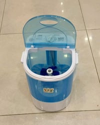 غسالة أحذيه وملابس أطفال بحجم  ٤.٥ كيلو (٦ أزواج احذيه)  يقدر ١٨٠ واط ...