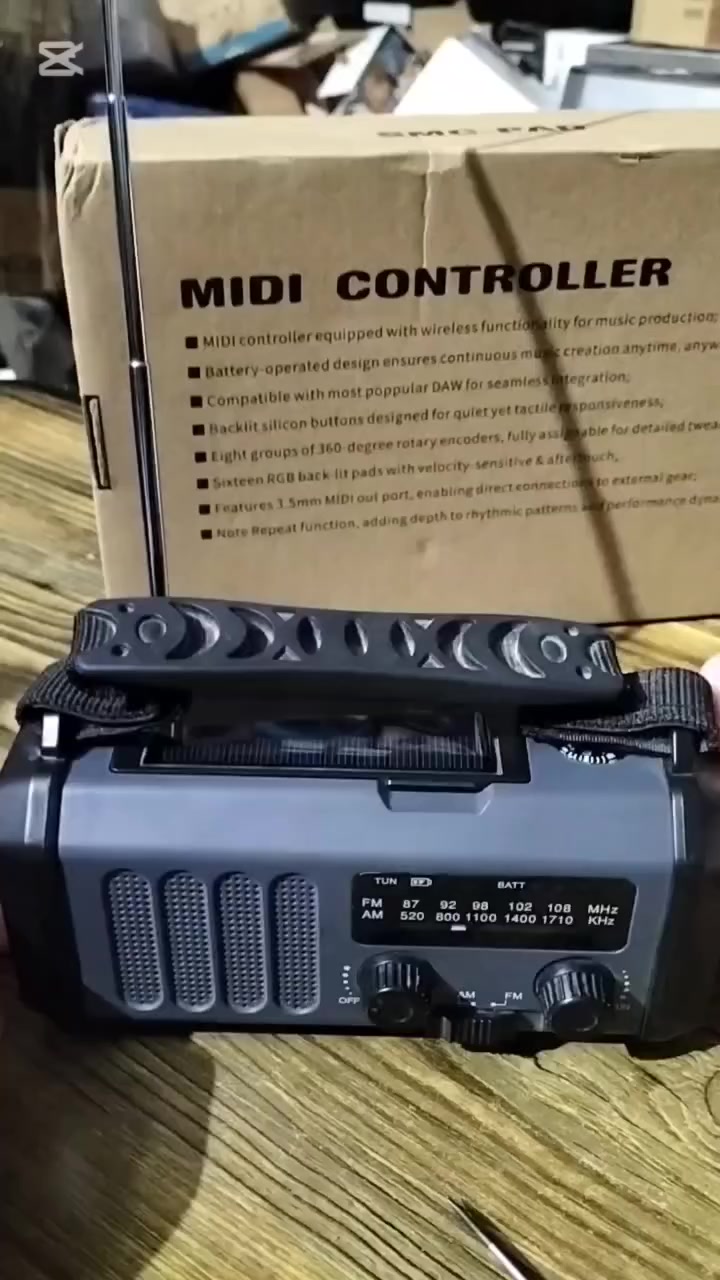 الجهاز اللي لازم يكون بكل بيت وبكل سيارة! 🚑 راديو الطوارئ المتعدد الوظائف:

راديو AM/FM بصوت واضح جداً.

لايت (Flashlight) قوي جداً بعدة درجات.

ينشحن بـ 3 طرق: (الكهرباء، الطاقة الشمسية، واليدوي (Hand Crank).

يعمل كـ Power Bank لشحن الموبايل بالطوارئ.

بيه زر SOS ومنبه للضرورة.
قطعة أصلية من أمازون، عملية جداً ومفيدة. السعر مناسب والتوصيل لكل العراق للأستفسار خاص


**إذا كنت صاحب هذا الإعلان وتريد حذفه لأي سبب، رجاءا أرسل رسالة إلى الدعم الفني**