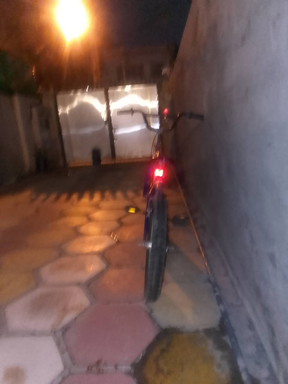 السلام عليكم بايسكل BMX مدرع للبيع ابريك خلفي مابي اي عطل السعر ٧٥ للاستفسار الاتصال على الرقم ***********
