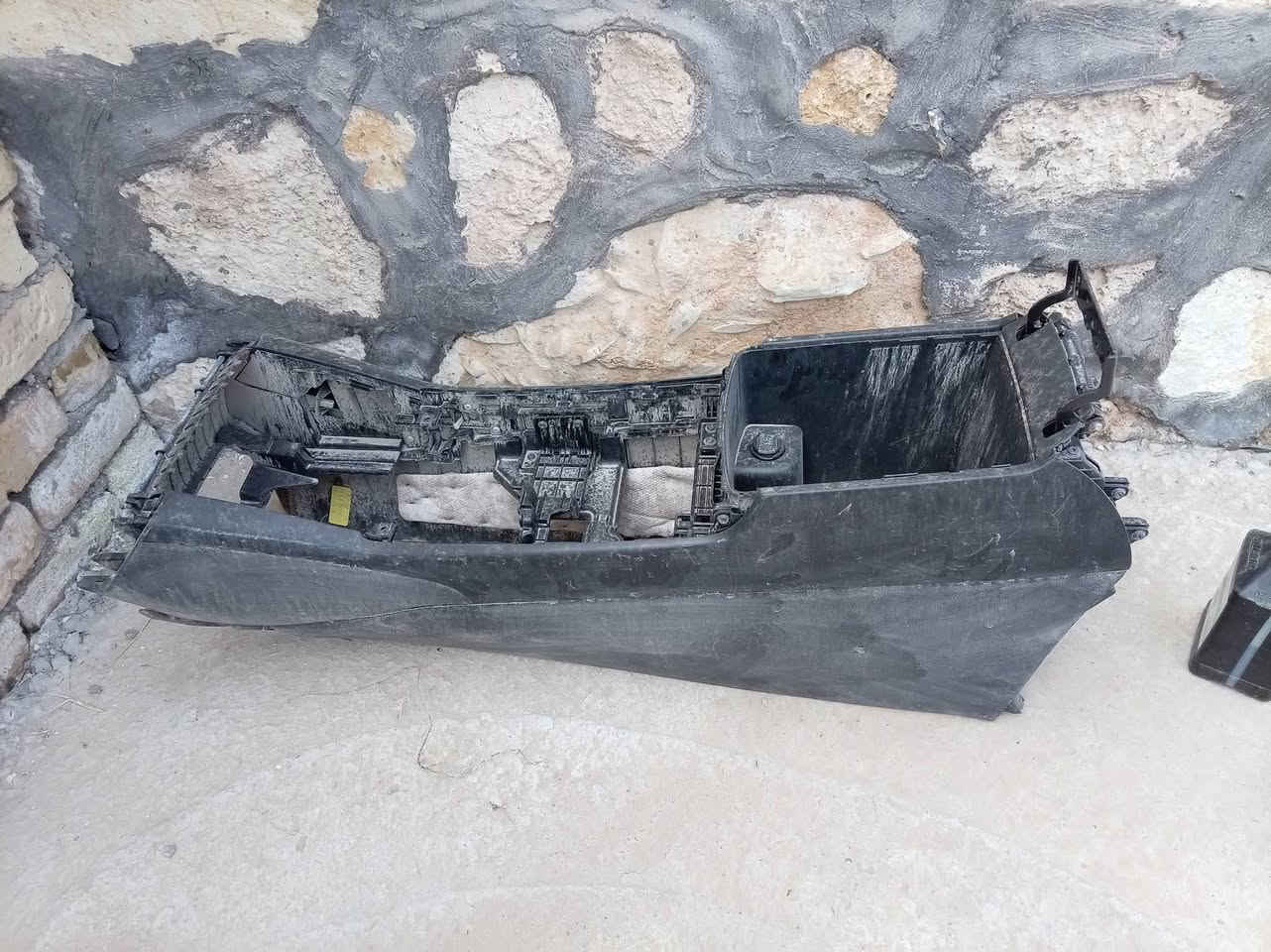 غراض سورنتو 
شاشة تجاري تشتغل بس صوت 
كيس و اويل بم gdi c1 2400
فرس سورنتو بدون تجوه 
قيم واخذ 
***********
*********** هذا الاسيا بس واتساب
