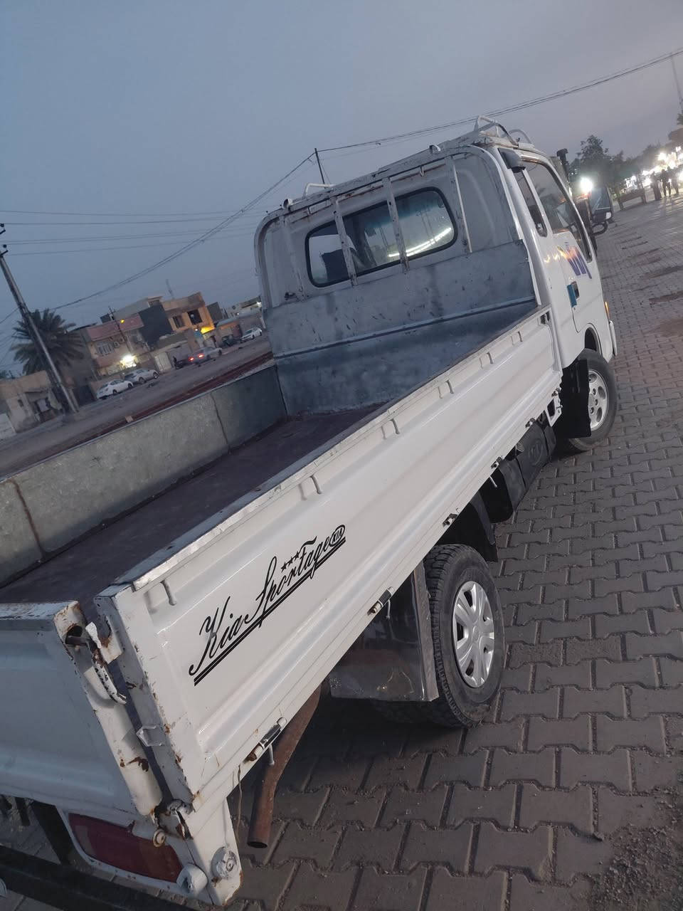 السلام عليكم فنتيرة للبيع موديل 2000 تفاصيل  يم صاحب السيارة مكلف بل نشر رقم هاتف ***********/// ***********
