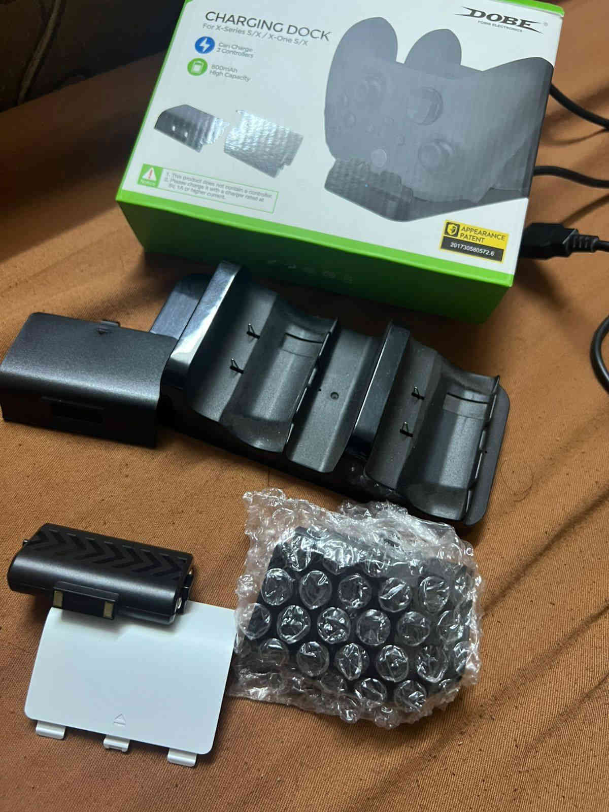 السلام عليكم شباب
جهاز اكس بوكس سيريس نظافه ٩٩٪؜. استخدام. قليل.  جداً شهر او اقل. بس هوه مشتري من ثلاث اشهر.   السعر ٤٠٠  + وياه هديه بطاريتين. وشاحنه كامله الهم. الجهاز ممفتوح وياه ايضاً حساب. وبي العاب.  كامل

للتواصل واتساب فقط ***********
