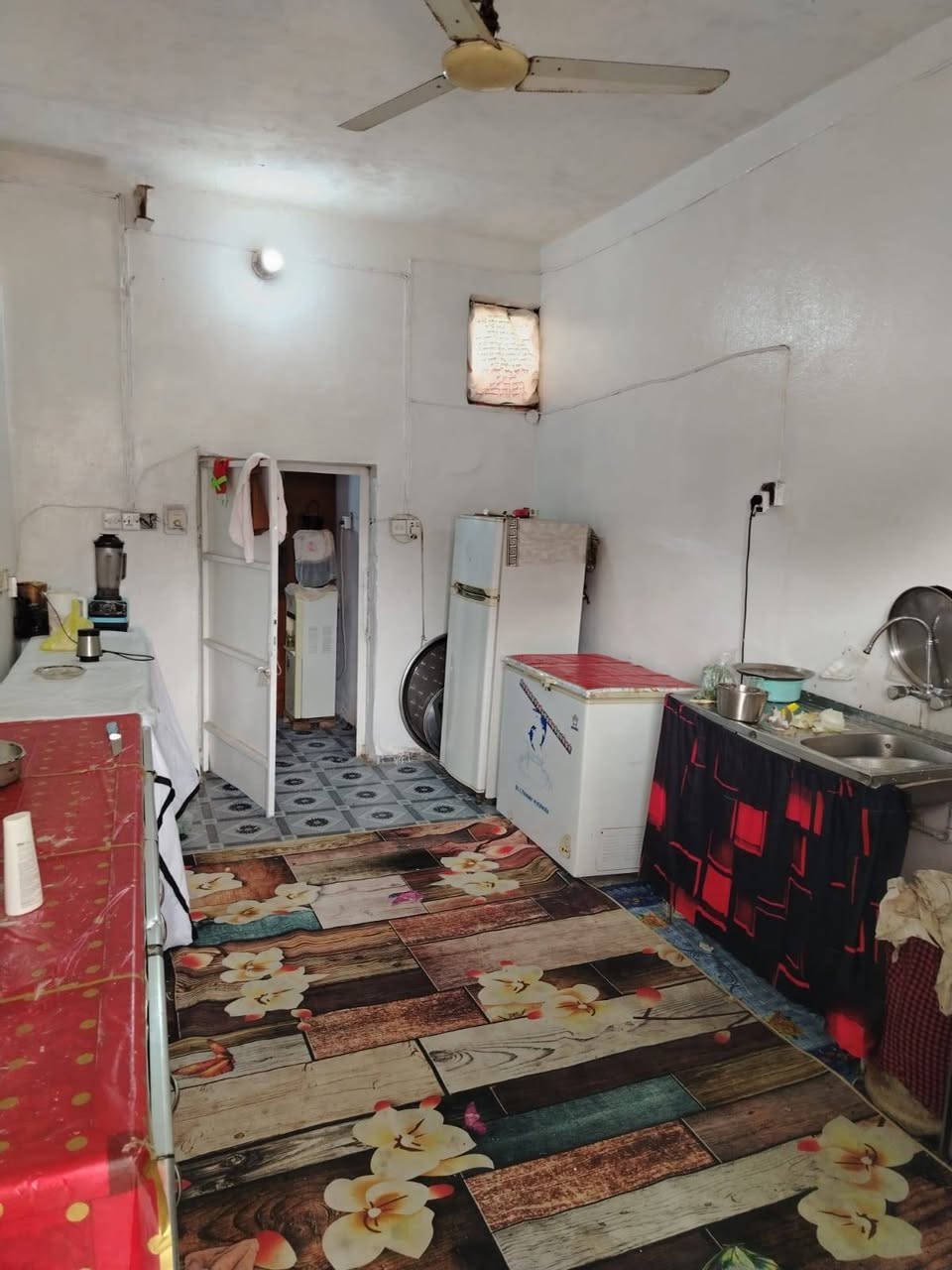 السلام عليكم
بيت للبيع
يحتوي على ٣ غرف نوم
صاله + استقبال + وصحيات خارجيه + مطبخ
مساحه البيت 265

في منطقه تاجيه 
سعر ١٨ مليون
اي ستفسار

***********
***********
