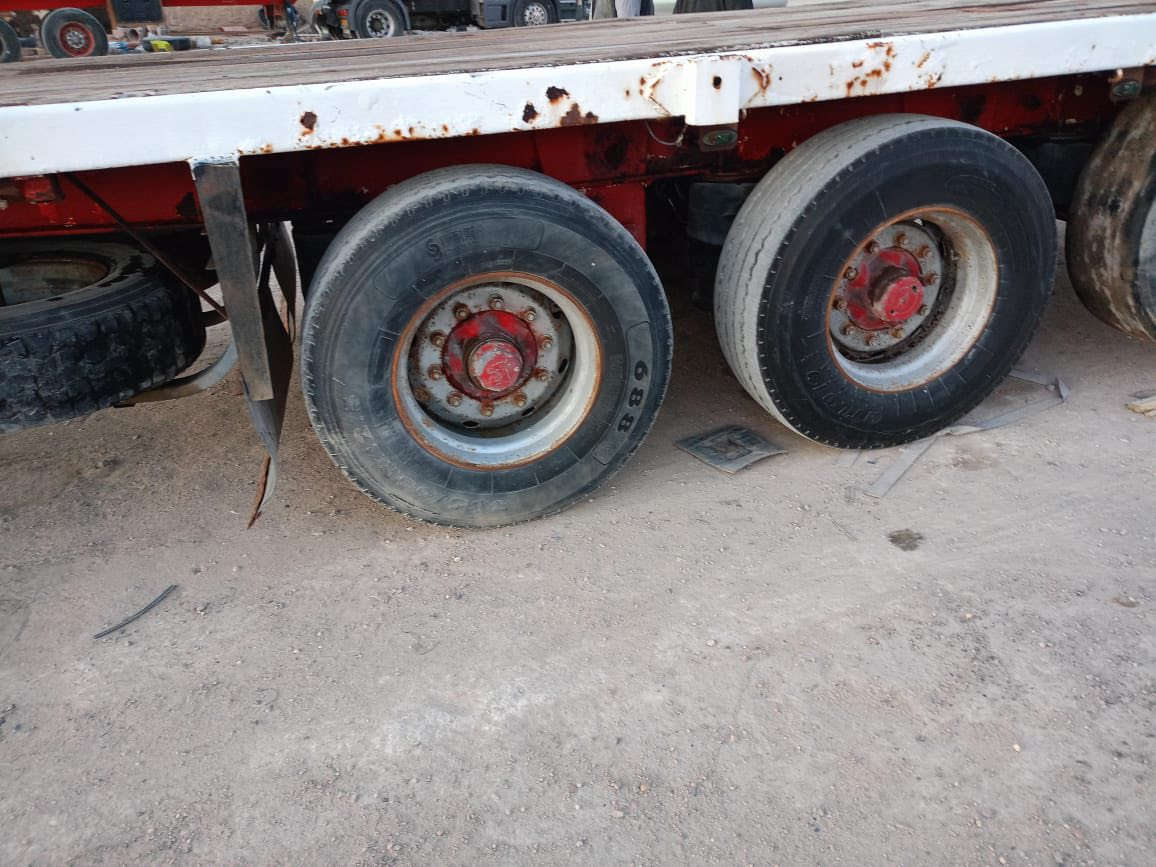 السلام عليكم عربانه للبيع اوربيه ٣دناكير تخم تاير دنكير علاك بريك كهربائيات كلها كامله شاصي مكفول مكانها البصرة الزبير سعرها٤٥وبيها مجال ‭٠٧٨٥ ٩١٣ ١٤٧٠‬
