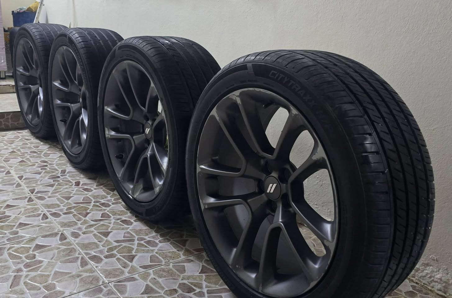 ويل 20 مال SRT اصلي موبار 
مع تايرات 275 نظافة 95%  تايلندي انتاج 2025
الويل جداً نظيف 
السعر 600 دولار 
***********
***********
