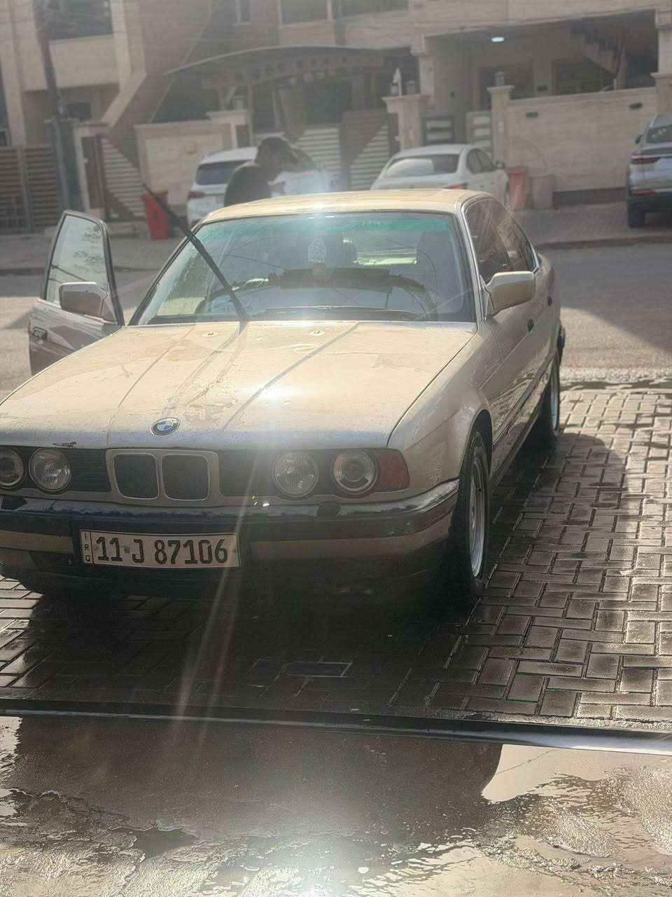 اسلام عليكم
BM موديل 90 حجم 525 مفتوح سيارة بلادية
وكلش نضيفة گير محرك جدد تبريد شغال رقم بغداد 
مكان بغداد 
***********
***********
