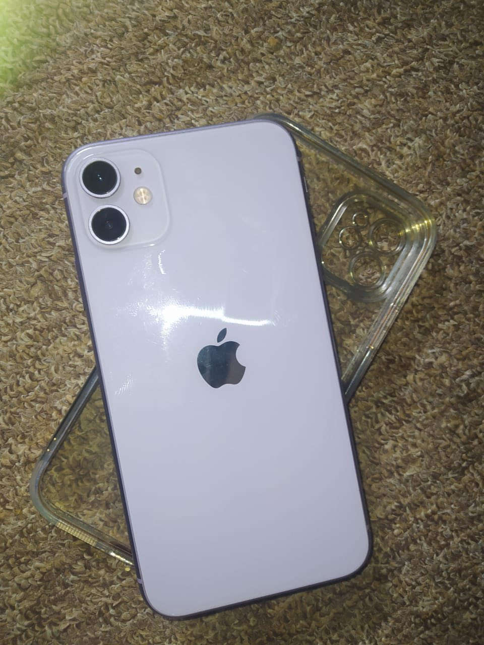 ايفون ١١ عادي نظافه ٧٠٪؜ ذاكره ١٢٨ السعر ٢٠٠ للتواصل ***********
