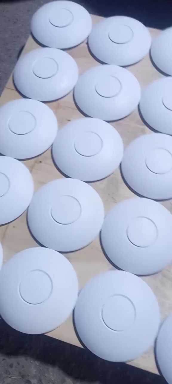 تصفيه مخازن فقط تلف كارتون
U6 pro 
جديد فقط تلفون كارتون غراضه كامله
30-35 قطعه 

توصيل موجود 
***********
