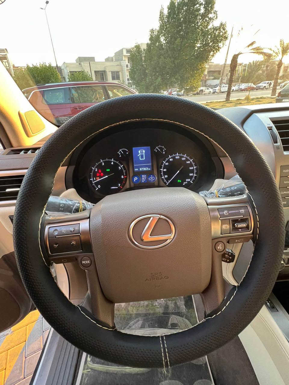 برادو لكزز موديل 2015  باب اول 
رقم اربيل الجديد 
مكفوله كفاله عامه من الصبغ والتبديل والبارد 
 سيارة داخل ابيض اوف وايت
مواصفات 
جكات تصعد وتنزل السياره
شاشات 3 بلاديات
رادار امامي + جانبي
كشنات حار + بارد + ثنين كراسي كهرباء
كشن سايق خزن مموري
اربع كامرات 360 درجة 
ستيرن كهرباء خزن + ستيرن تدفىء
اتو بارك تصفط وحدهي
13 سماعة + دمام 
كشنات خلفية كهرباء 
تشغيل عن بعد 
فتحة بل سقف
بصمات اثنين  
اعلى مواصفات بل لكزز فول للاخير 1/1
السعر (347) وبيهة مجال للشراي 
مكاني بغداد الكرخ 
رقمي *********** بغداد, العراق
