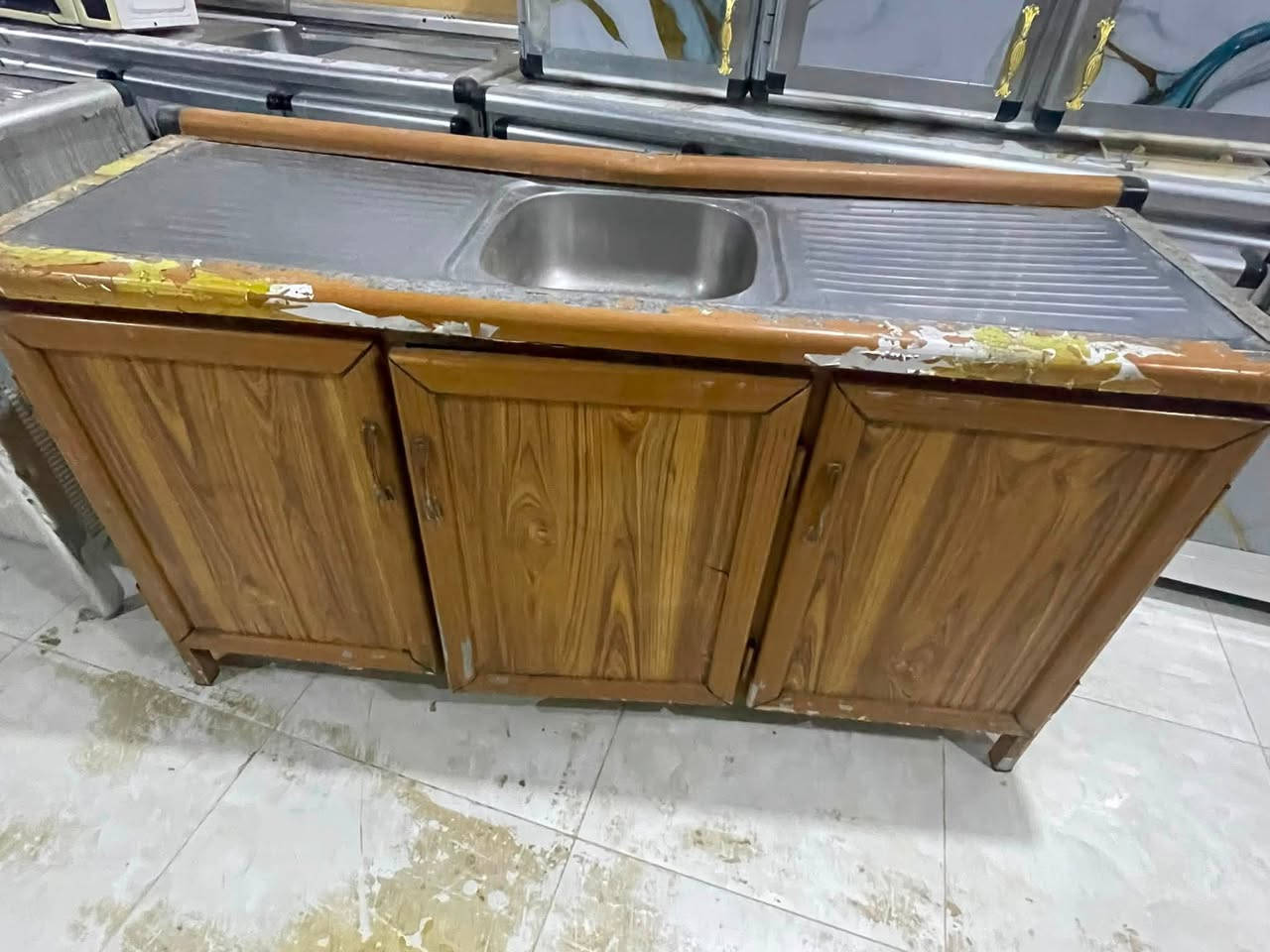 كاونترات سعودي ثلاث قطع كامل ب250 الف الواحد
***********
