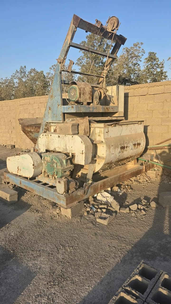 السلام عليكم للبيع  خباطات معامل بلوك و صب كونكريت نضيفات كلش صنع الصين جاهزات
***********
