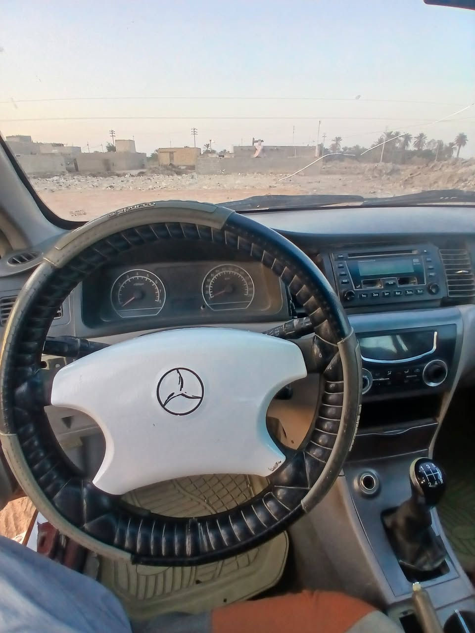 سلام عليكم للبيع جيلي موبل ٢٠١٣ سياره جاهزه تبريد ثلج تدفه سعر ٣٥ وبيها مجال مكان سياره ديوانيه عفك سياره بسمي مصفره هيىه وغرامات  مامتواجد علفيس مكلف بنشر رغم صاحب سياره ***********
