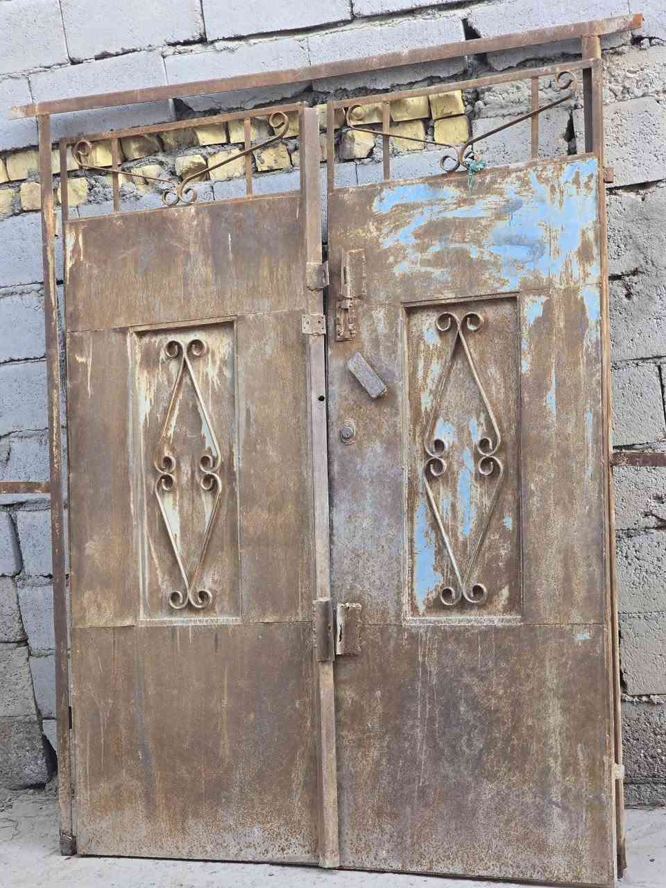 باب فتحتين + الإطار حديد ثقيل سعره 55 الف سوق الشيوخ
***********
