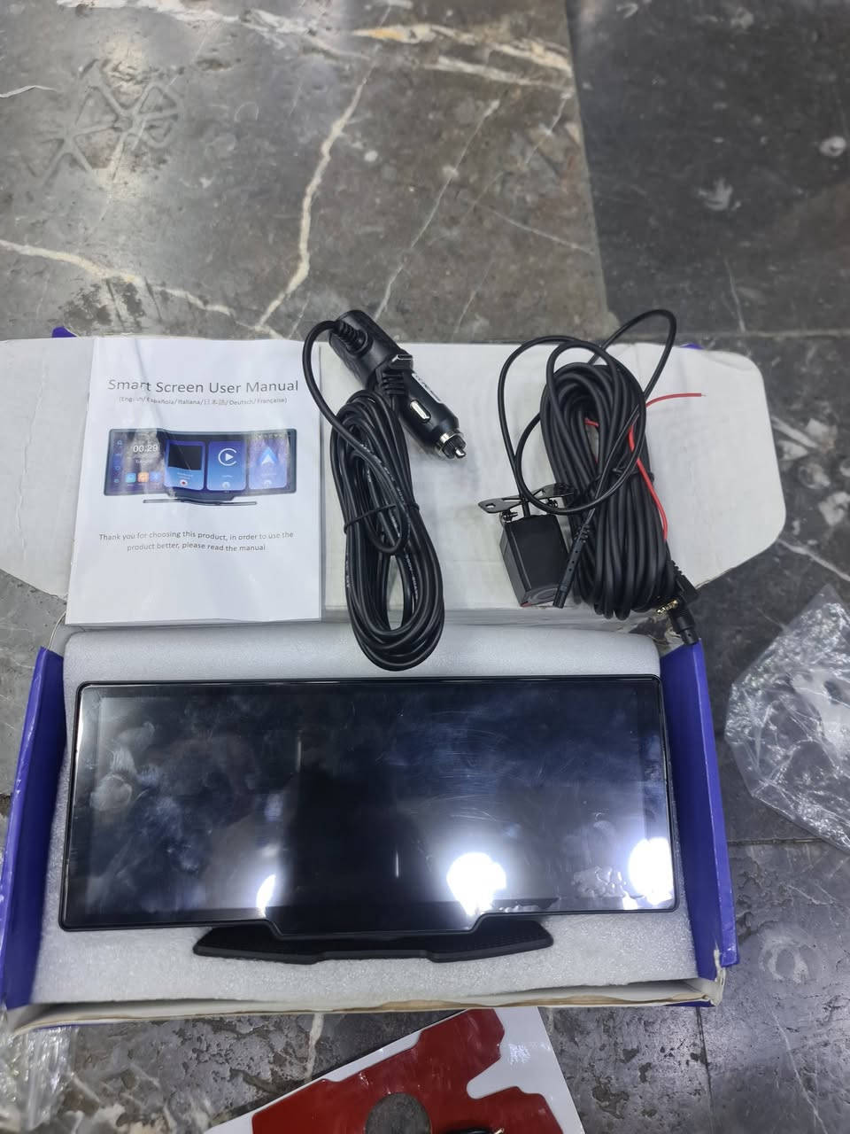 داش كام شاشة لمس ليلي نهاري للسيارة. كامرة أمامية وخلفية. منفذ تابسي وعلى الجداحة كامل مواصفات. تدخل على الكوكل وشوف شنو المواصفات الي بيها. السعر 60  الف مع التوصيل خاص او على الرقم ***********..
